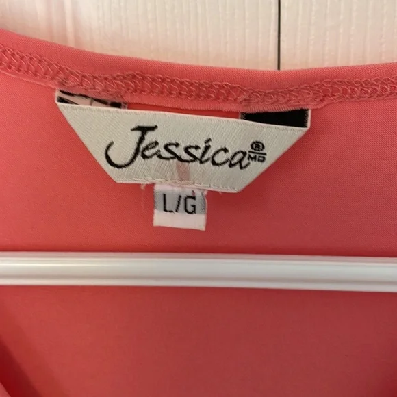 Woman’s Top - Picture 2 of 4